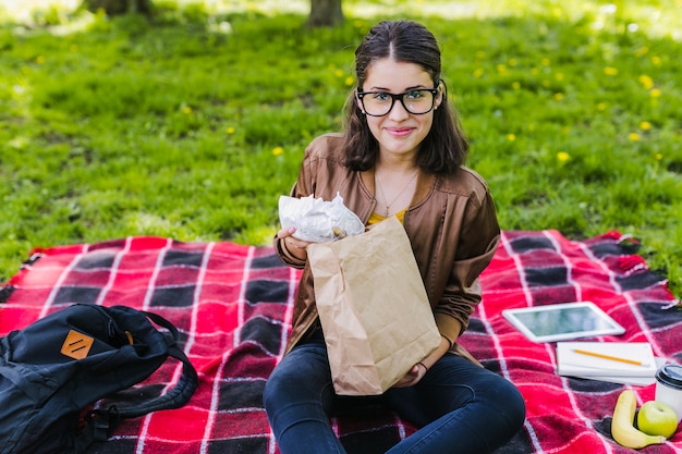 Free photo girl taking out her lunch