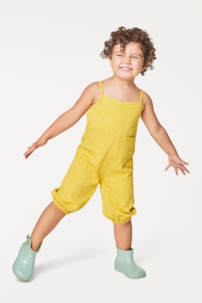 Free photo girl wearing a yellow sleeveless jumpsuit