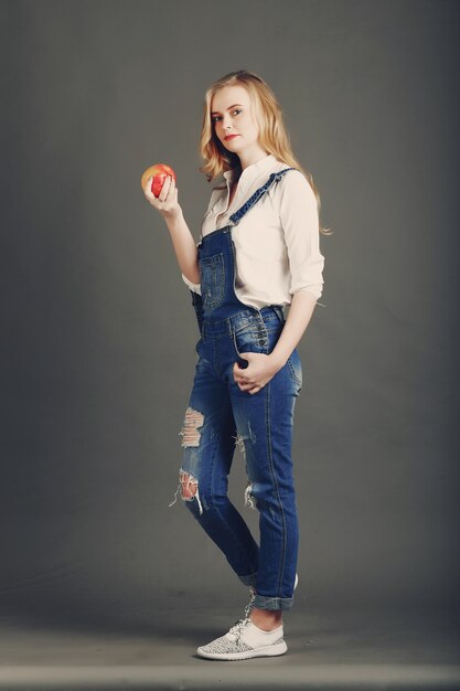 girl with apple