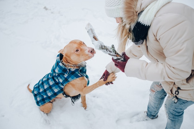 Ragazza con un cane