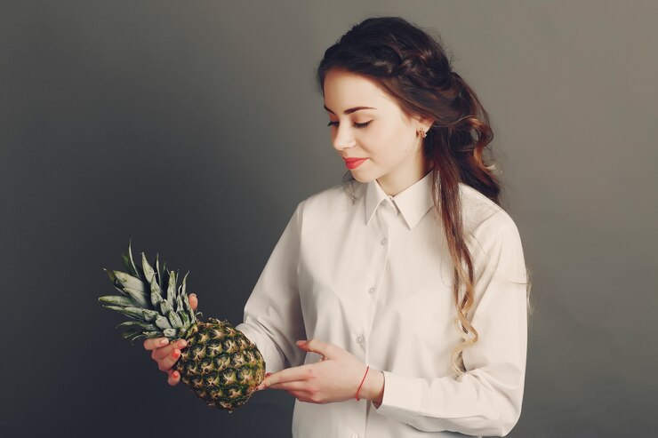 Free Photo girl with fruit