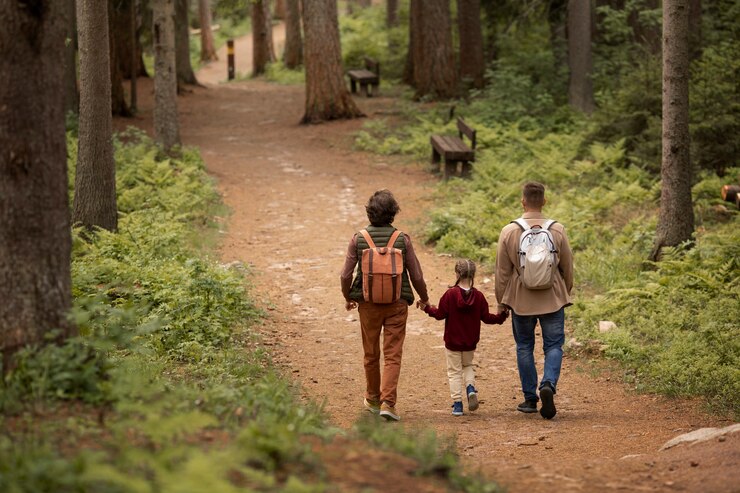 Free Photo girl with her dads enjoying family trip