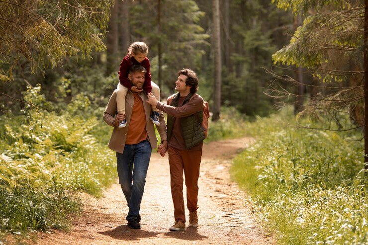 Free Photo girl with her dads enjoying family trip