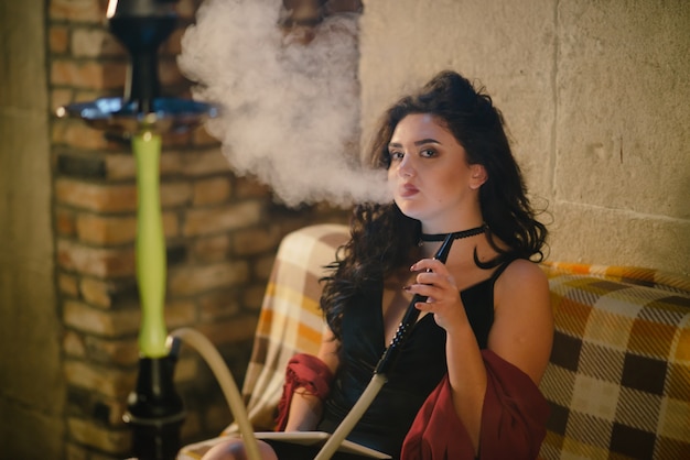 girl with hookah