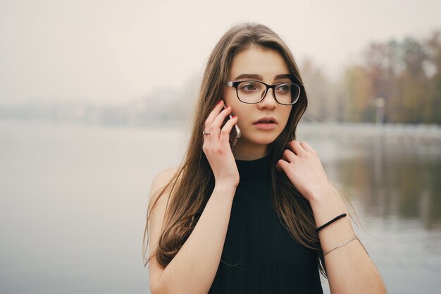 girl with phone