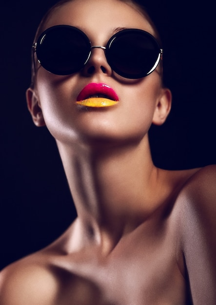 girl with sunglasses and duotone lips posing