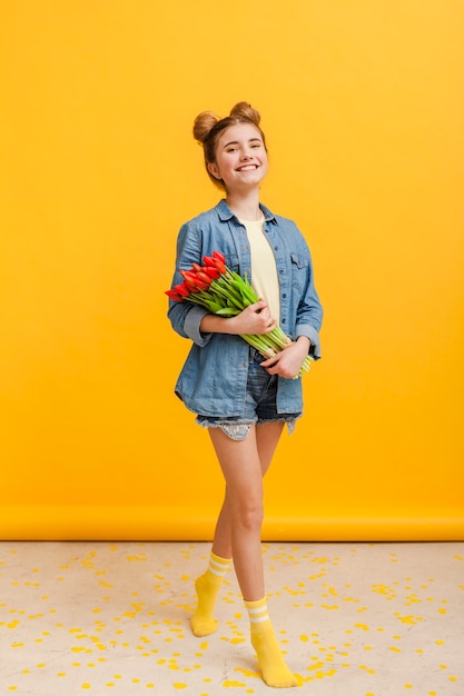 Free photo girl with yellow socks and flowers