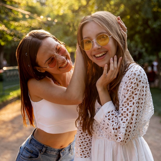 Amiche che si godono il tempo insieme