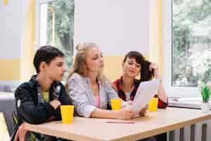 Free photo girls and boy with papers