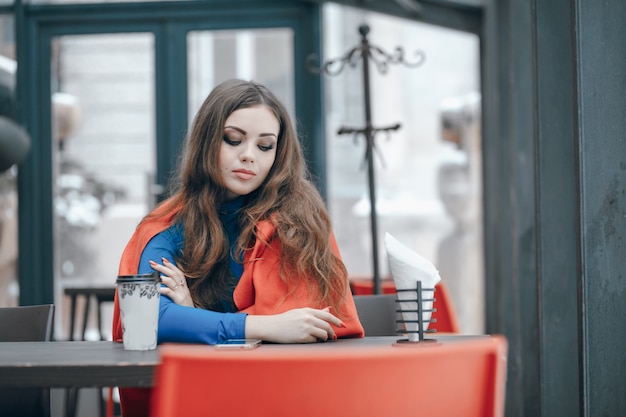 girls in cafe