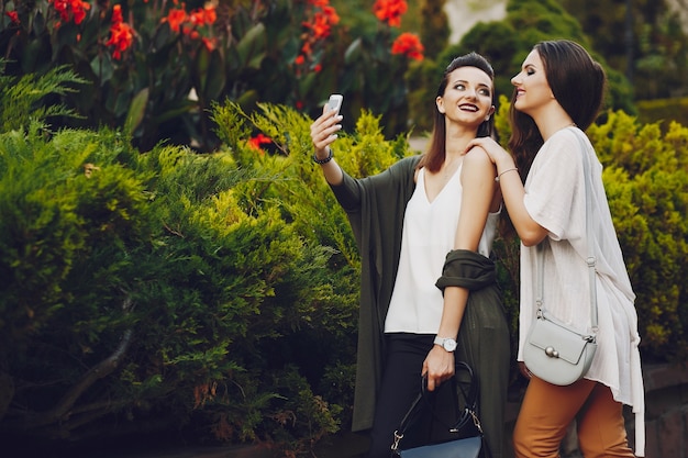 Ragazze in una città