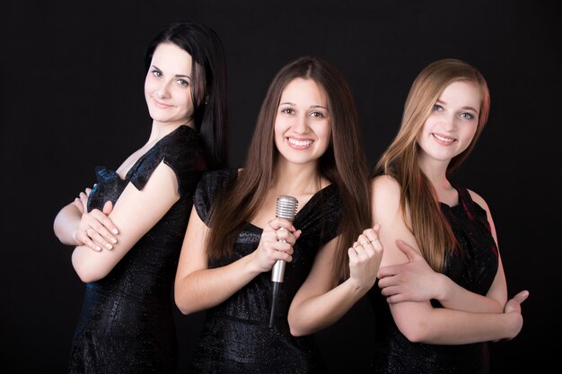 Музыкальная группа для девочек с микрофоном