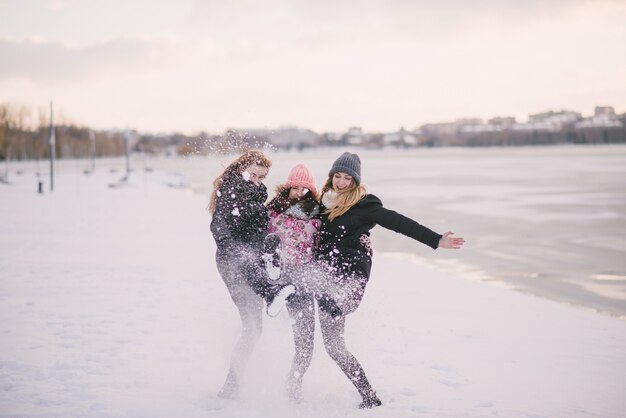 Девушки в природе