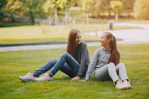 Ragazze in un parco