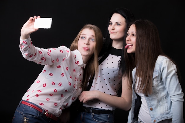 Ragazze che fanno il selfie