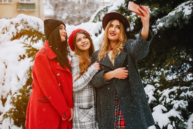 Free photo girls in winter