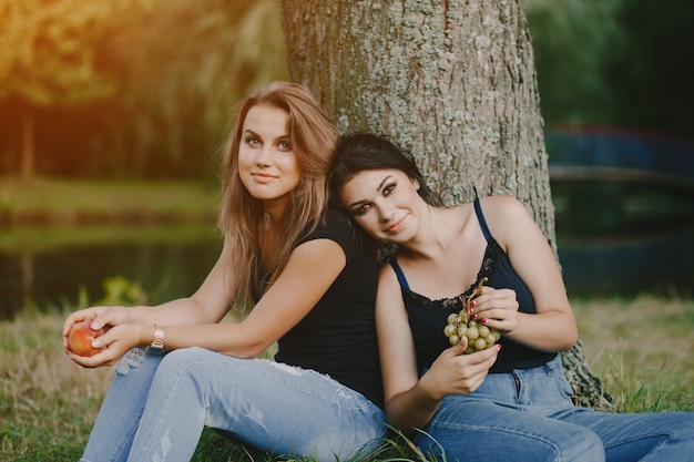 girls with fruits