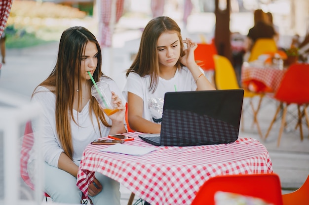 girls with a laptop