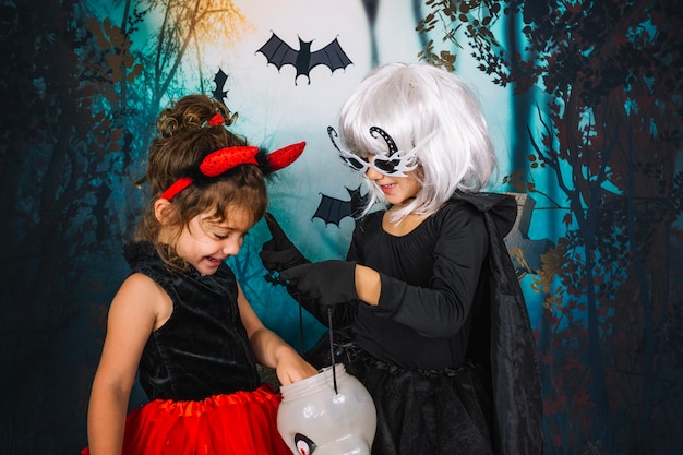 Free photo girls with trick or treat basket