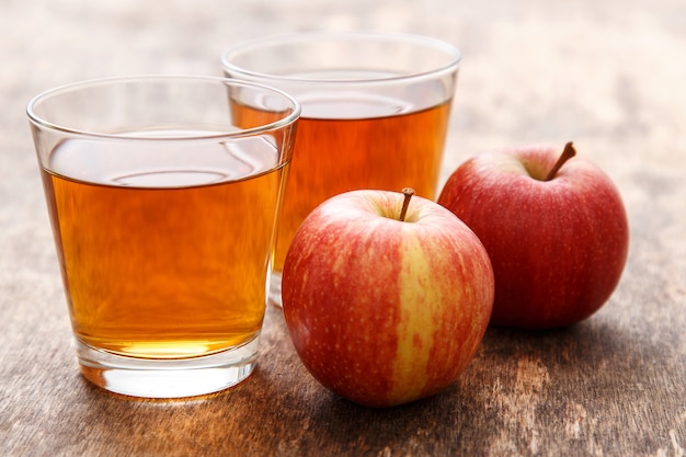 Free photo glass of apple juice