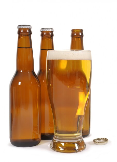茶色のボトルビールのグラス