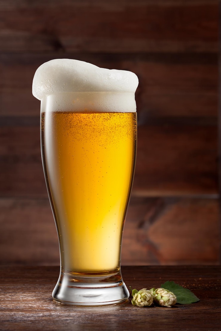 Free Photo glass of beer on wood with hop