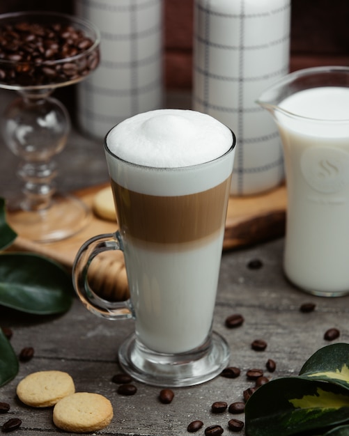 Free photo glass of cappuccino with cream