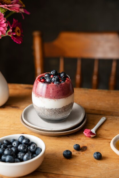 Foto gratuita tazza di vetro di delizioso dessert brasiliano acai