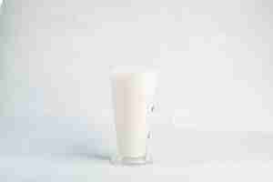 Free photo a glass of milk in a white baclground with small shade.