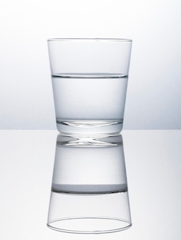 水のガラスのマクロ撮影