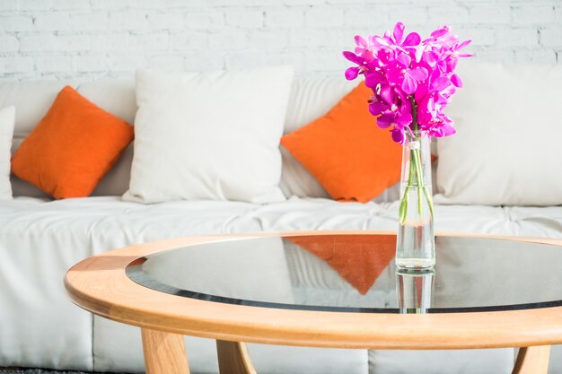 Glass tablet with a flower vase