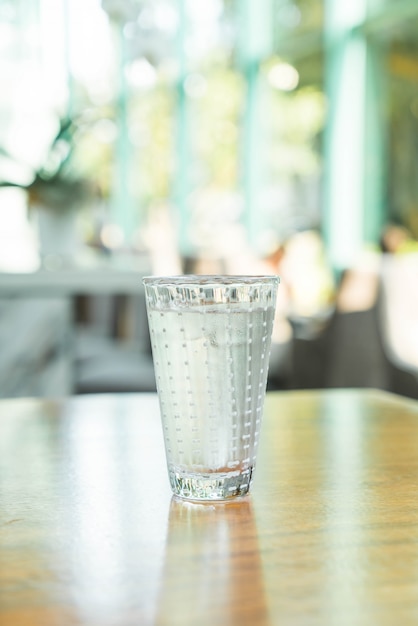 Free photo glass of water