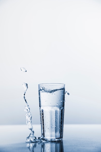 Free photo glass of water