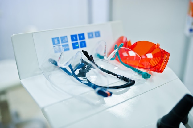 Free photo glasses for dentist at dental office