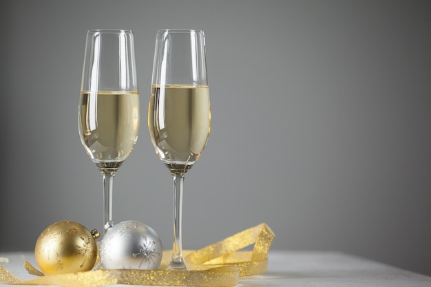 Free photo glasses with champagne and gifts background