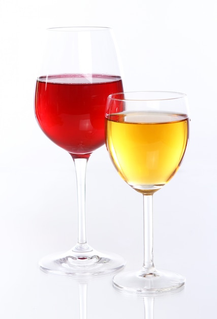 Free photo glasses with fruit wine