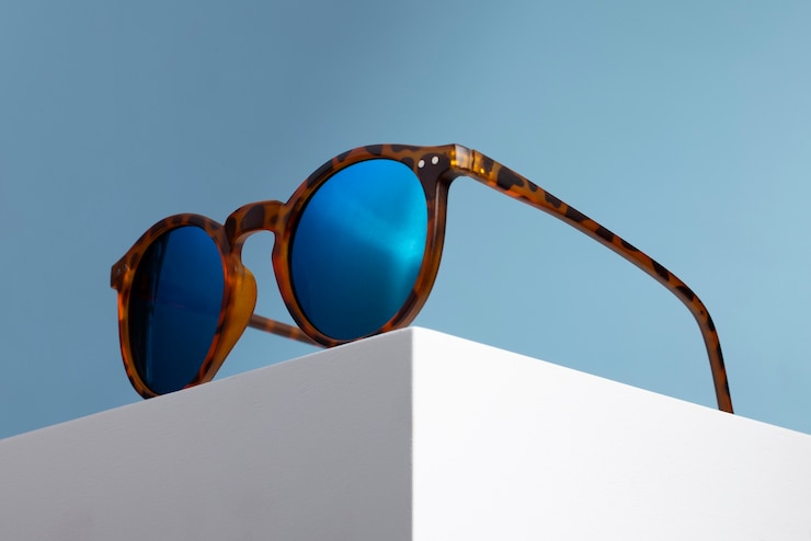 Free Photo glasses with slightly rounded frame