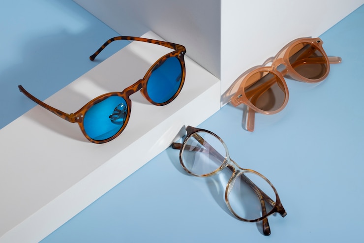 Free Photo glasses with slightly rounded frame