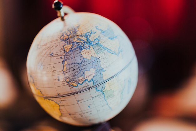 Глобус с картой мира