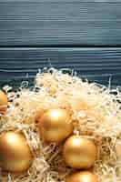 Бесплатное фото Золотые яйца пенсионные сбережения инвестиции пенсионное пространство для текста