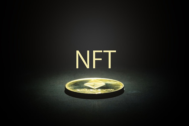Nft 및 현대 시장 암호 화폐 그림에 대한 golden eth 동전 투자.