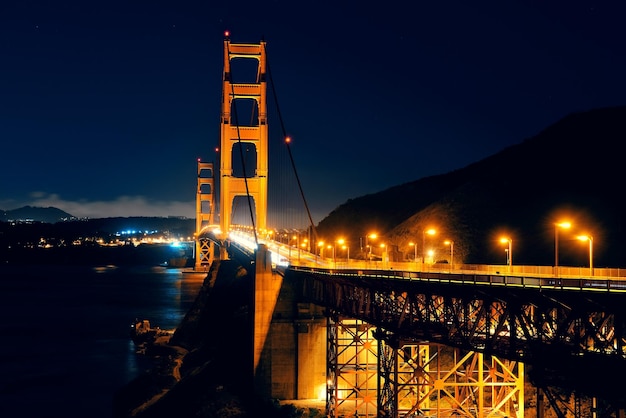 Мост Золотые Ворота в Сан-Франциско ночью