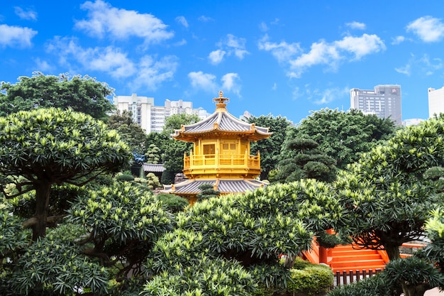 Золотая пагода в саду Нан Лиан
