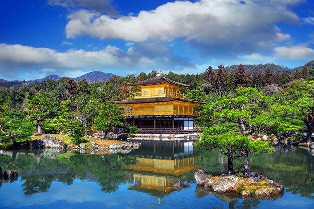 골든 파빌리온. 교토, 일본에있는 Kinkakuji 사원.