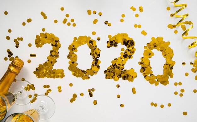 2020年の新年の数字と黄金のスパンコール
