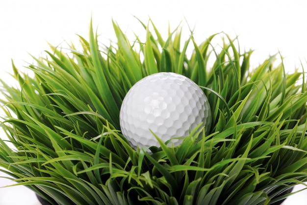 Free photo golf ball in grass