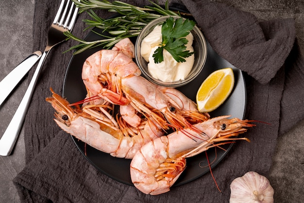 Free photo gourmet shrimps on plate close up