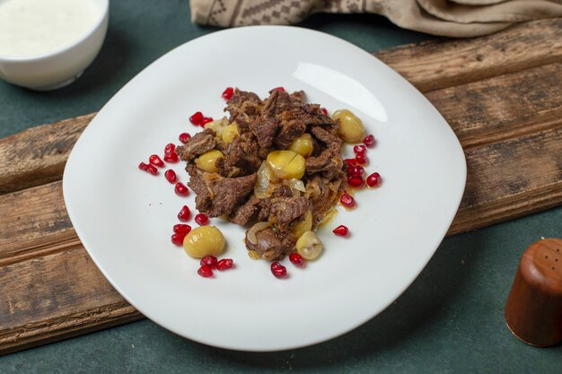 Govurma meat with chestnuts and seeds