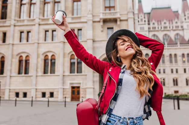 Free photo graceful woman in trendy casual attire enjoying european travel in weekend