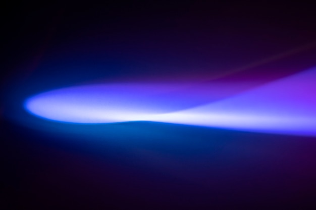 青と紫の光の効果を持つグラデーションの背景